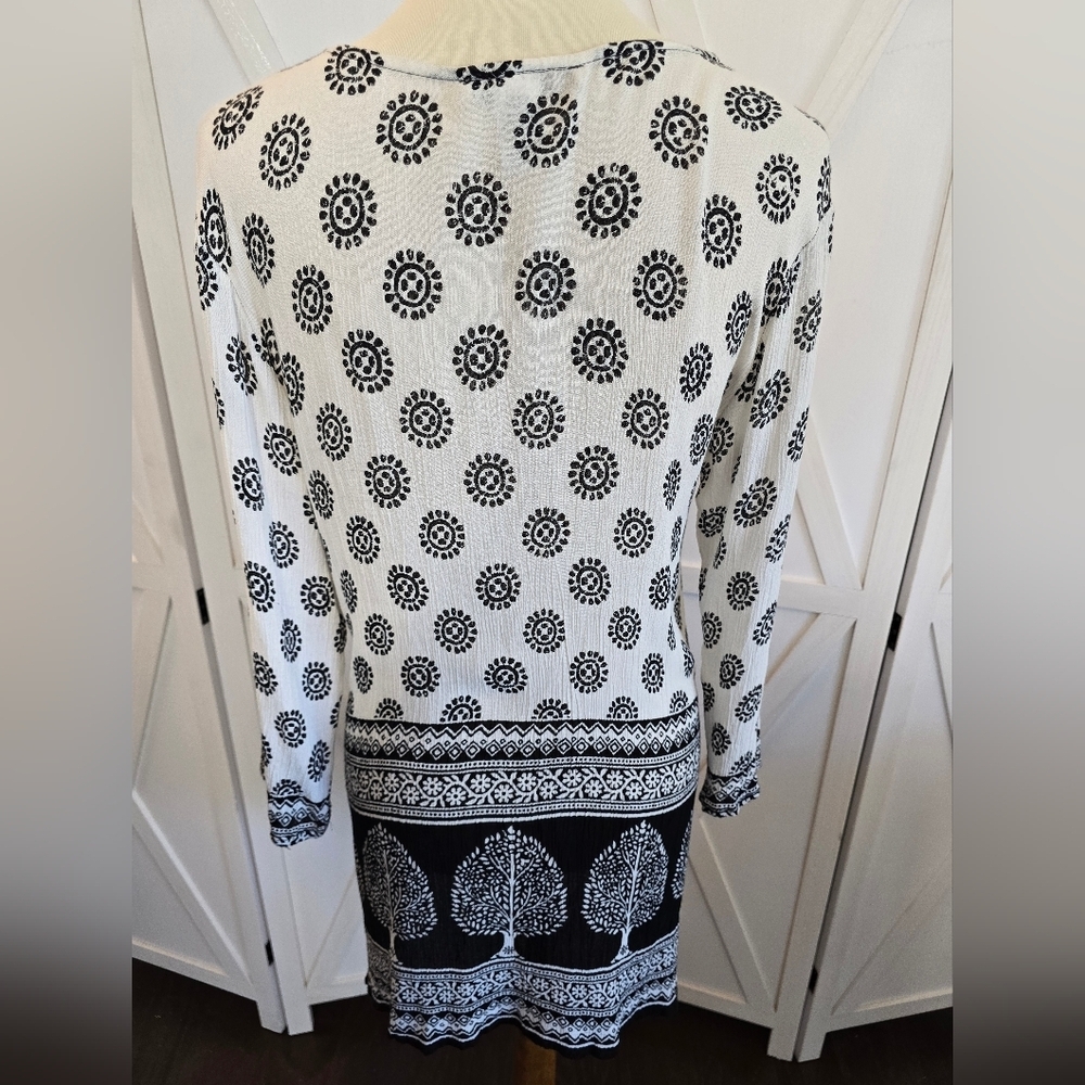 Cute Options - Women's Black & White Patterned Tunic - Picture 7 of 9